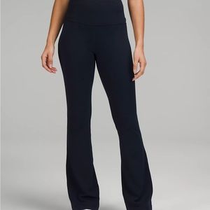 Lululemon Groove Super-High-Rise Flared Pant
Nulu